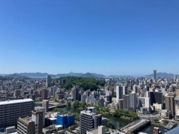 瀬戸内海の島々を望みます。（眺望は永続的に保証されるものではありません。）