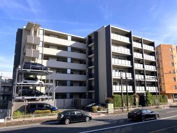 総戸数５１戸・２０１９年５月築・北側からの外観