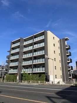 北西側からの外観