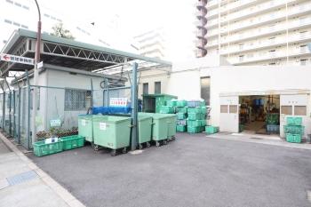 敷地内南側にクリーンセンターがございます
