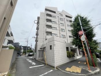 2面道路に接道しており、周囲にも空間が広がっております