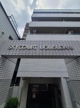 マンションエントランス前