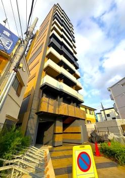 １３階建のマンションです。