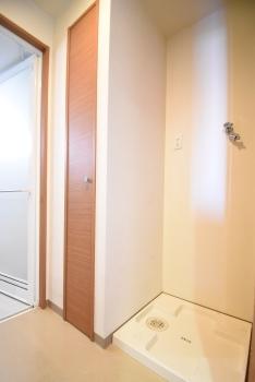 洗濯パン、ストックの保管に便利なリネン庫。