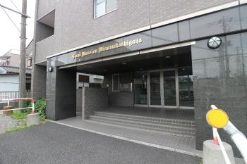 重厚感のあるエントランス