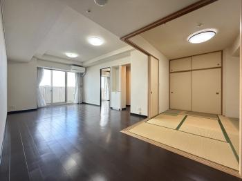 和室約６．０帖と隣接しており、広々とした空間をご利用いただくことができます