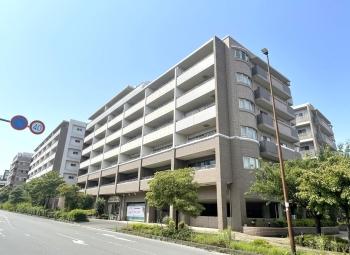 2006年8月完成、総戸数162戸の大規模レジデンス
