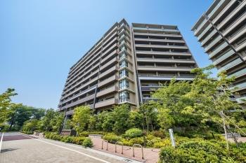 アースカラーを基調とした洗練された外観デザイン