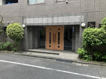 エントランス部分　段差少ない出入り口となっております