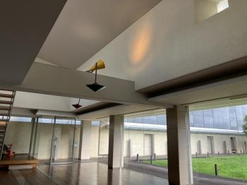 不審者や勧誘員などが建物内に立ち入るのを防いでくれるオートロック付き。