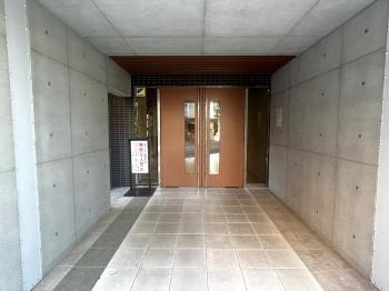 アプローチ　管理が行き届いた綺麗な共用部