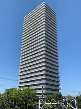 地上30階建ての高層マンション。