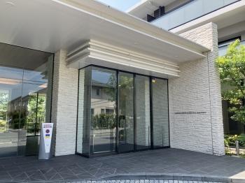 明るく開放的なエントランス