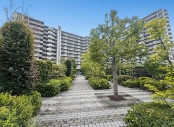 大規模マンションならではの存在感ある外観
