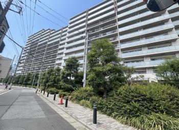 大規模マンションならではの存在感ある外観