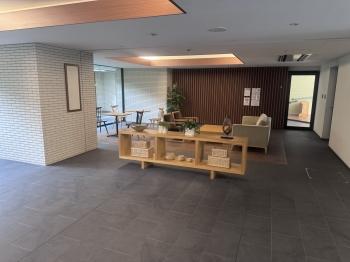 ゆとりある落ち着いた雰囲気のロビー