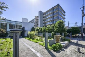 総戸数１９５戸の大規模マンションです。