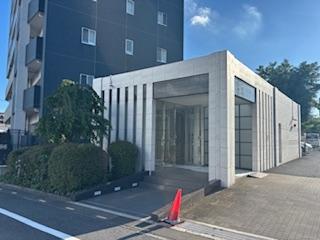 不審者や勧誘員などが建物内に立ち入るのを防いでくれるオートロック付き。