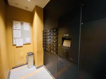 不在時でも荷物を受け取れる宅配ボックスを完備