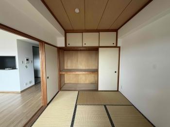 和室には押入れがございます。