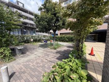 マンション敷地内広場