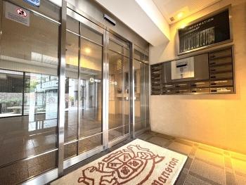 風除室　オートロック付きで来訪者を確認できるため、防犯性があります