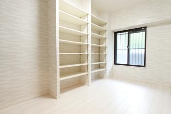用途に応じてアレンジ可能な可動棚付き