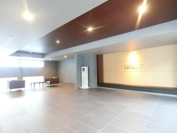 開放感のある広々としたロビーが、居住者や来訪者をお迎えします。