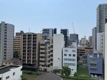 西側バルコニーからの眺望　（眺望は永続的に保証されるものではありません）