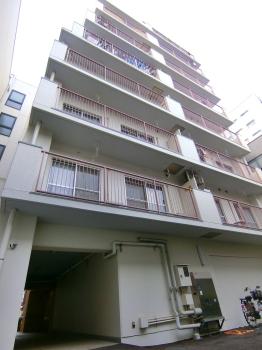 地上8階建て、総戸数27戸のマンション