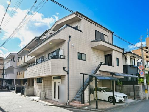 鉄骨造スレート葺3階建・診療所兼住宅です！