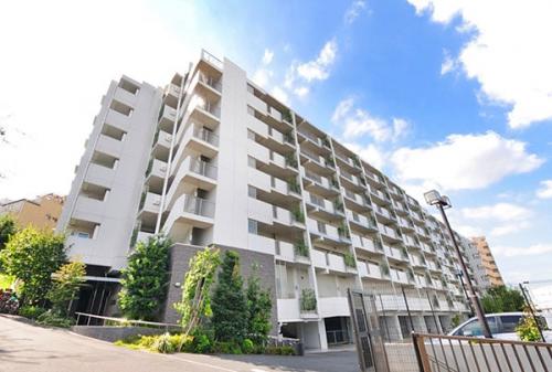 2010年築のマンション、オートロック付き