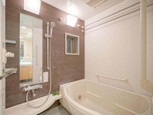 追い焚き・浴室乾燥機能付きのバスルームでございます