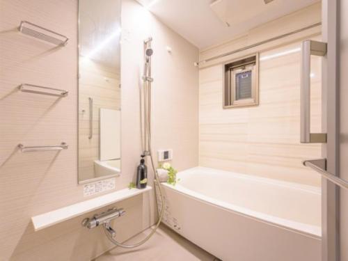 1418サイズのバスタブ。窓もございます。