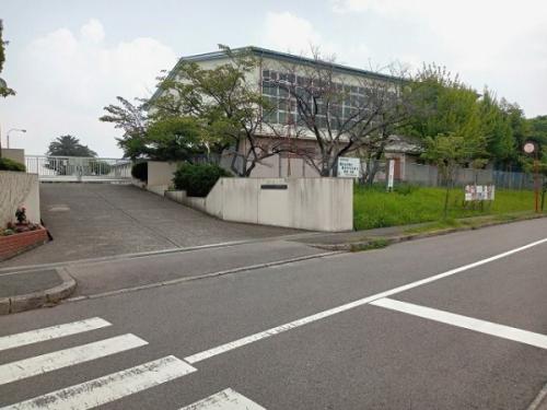 堺市立晴美台中学校 560m 堺市立晴美台中学校 560m