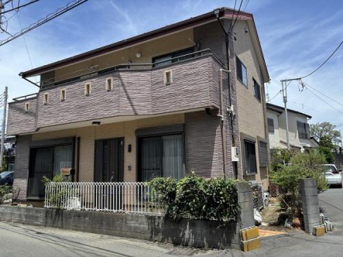 外観（東南角地のため日当たり良好）