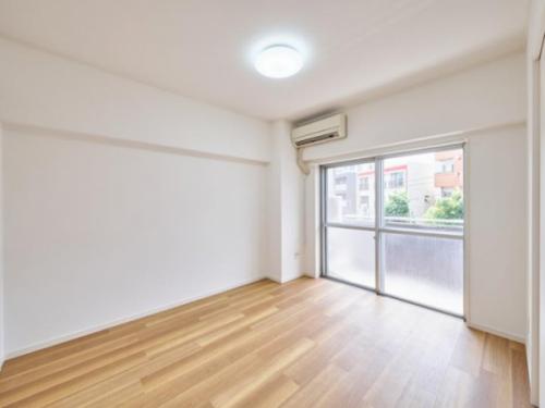 リビング横居室　約5畳