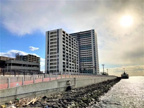 ベイサイドレジデンスとベイフロントタワーの２棟からなるマンション