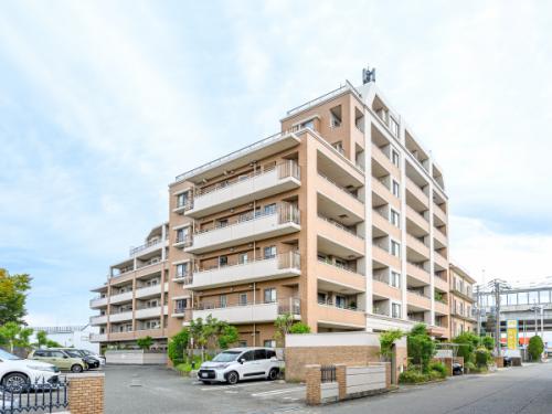 総戸数４６戸　RC造８階建て２階部分　角部屋