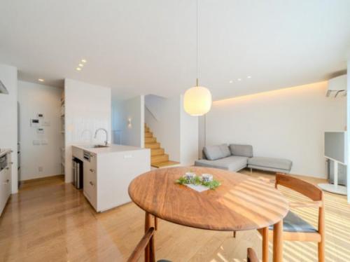 床材はオークを採用。