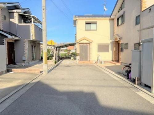 前面道路　幅員約５．７ｍ