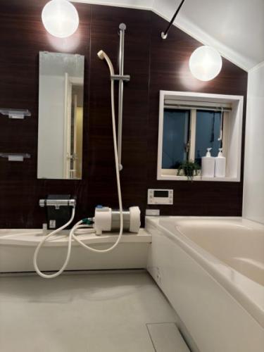 ２階の浴室には浴室暖房とミストサウナがございます。