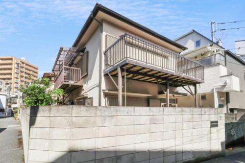 南東・南西道路角地。本地がセットバック後は前面道路約4mとなる予定です。 南東・南西道路角地。本地がセットバック後は前面道路約4mとなる予定です。