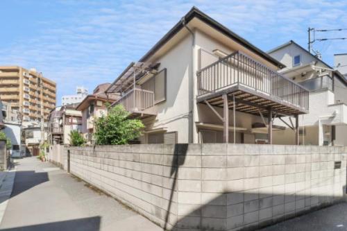 南東・南西道路角地。本地がセットバック後は前面道路約4mとなる予定です。 南東・南西道路角地。本地がセットバック後は前面道路約4mとなる予定です。