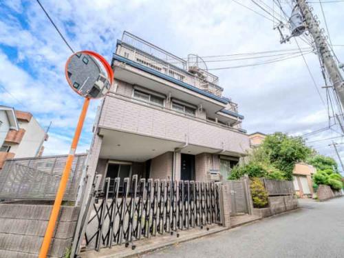 ルーフバルコニー付二世帯住宅