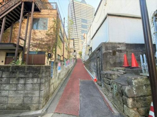 南西側全面道路