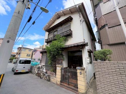 前面道路幅員は約3.2mとなり、車の通行も問題ございません。 前面道路幅員は約3.2mとなり、車の通行も問題ございません。