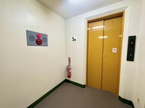 エレベーター1基