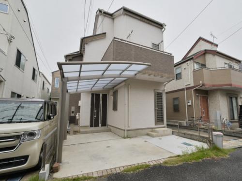 南4ｍ道路です。太陽光発電システム付です。