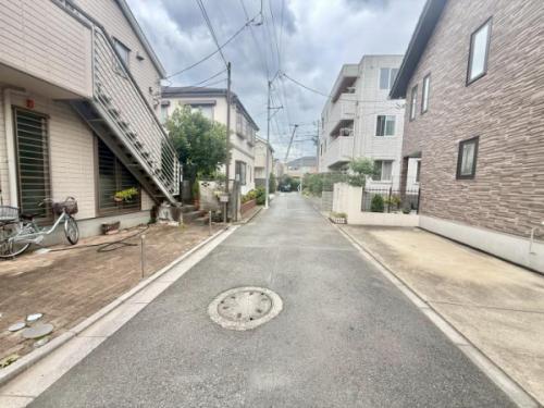 前面道路　対象地の南東側より撮影
